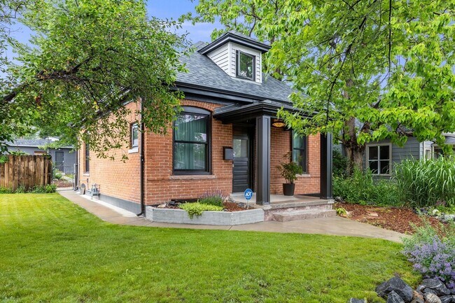 Building Photo - Charming 2BR House in Denver