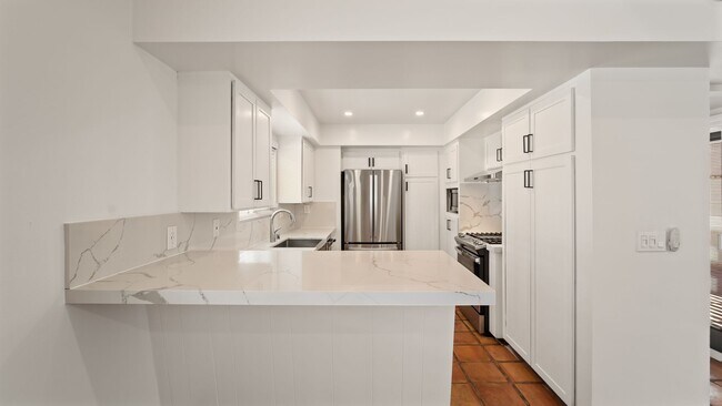 Building Photo - Larkspur Duplex