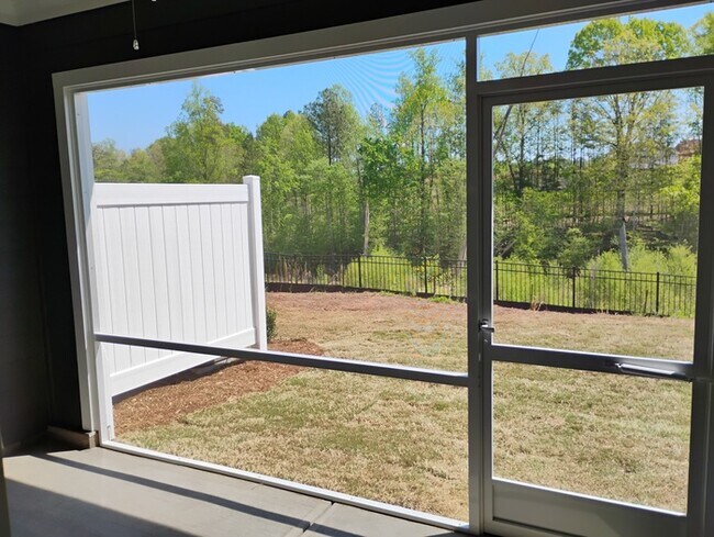 Building Photo - Ovation @ Sweetbrier