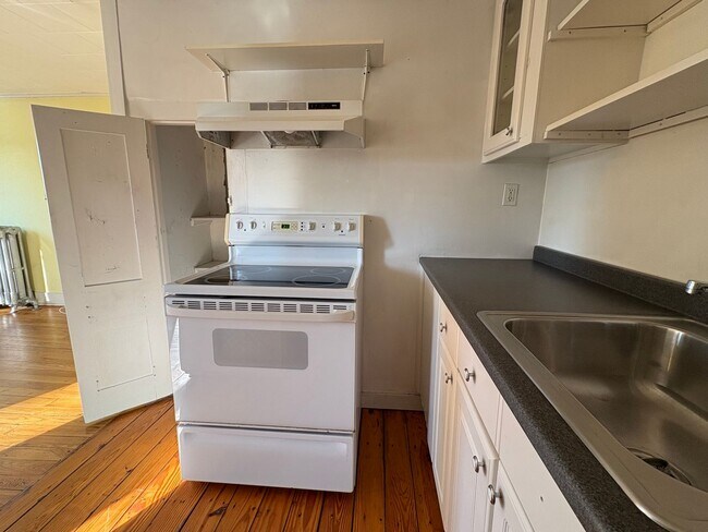 Building Photo - 10 High St