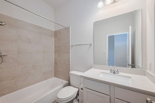 Building Photo - 6906 Montclair Colony Trl