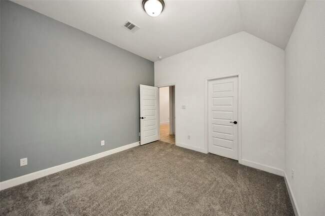 Building Photo - 2130 Coyote Run Dr