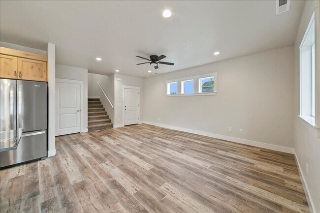 Building Photo - Spacious 3 Bed, 2.5 Bath Rental in Homedal...
