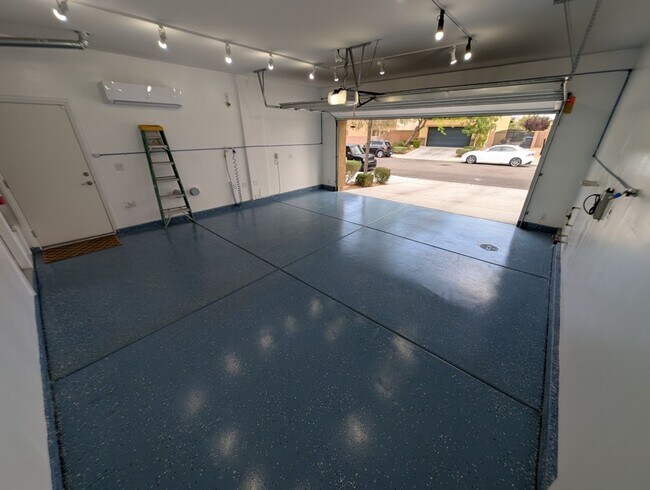 Building Photo - 3719 Gilmore Creek St
