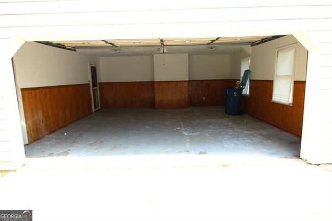 Building Photo - 2320 Ridgedale Dr SW