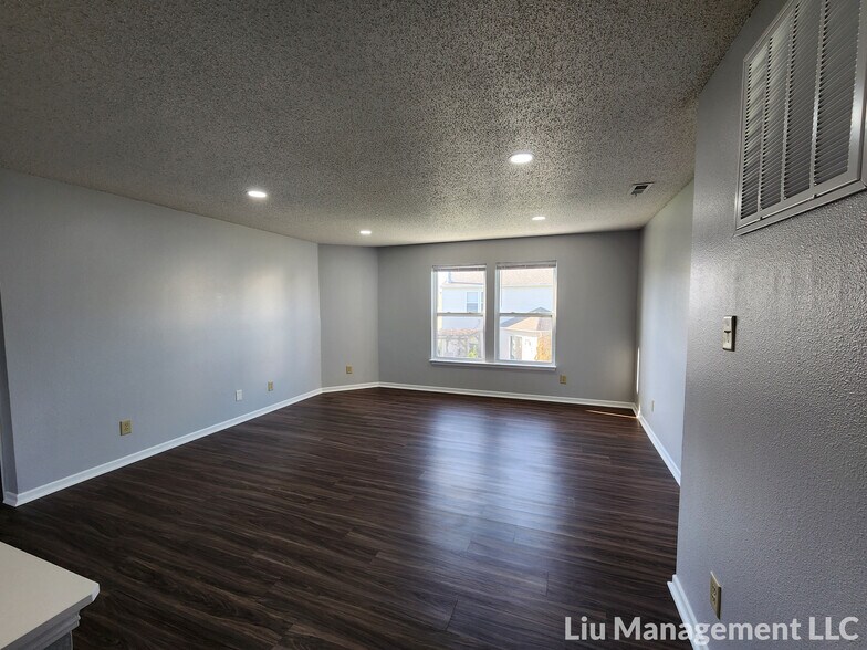 Building Photo - 10345 Carrington Way