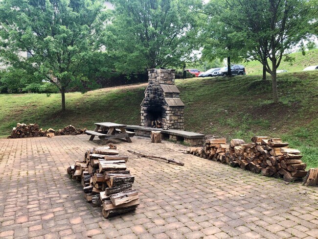 Building Photo - 611 Harts Cove Way