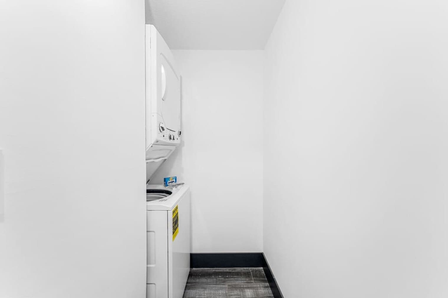 Building Photo - 8743 Thomas Dr