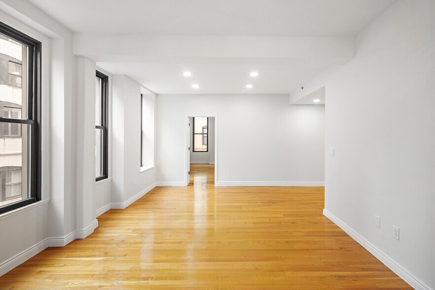 Building Photo - 4 Charlesgate E