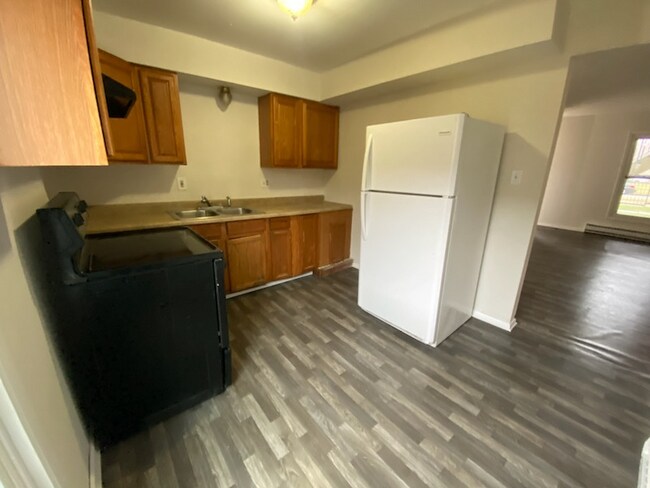 Building Photo - 924 E Willow St