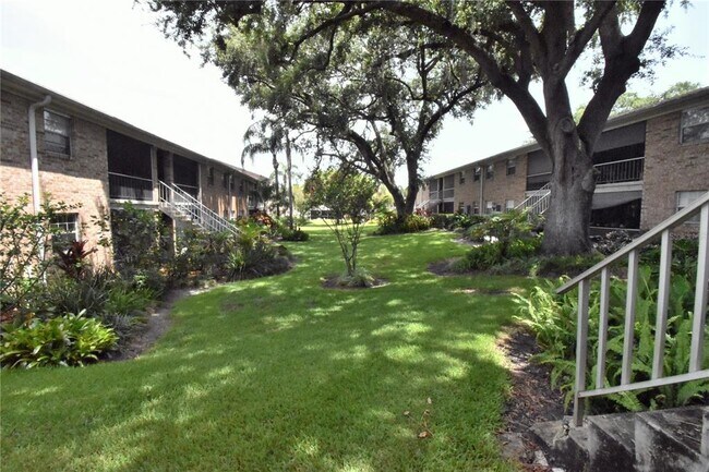 Building Photo - 4210 Lake Underhill Rd