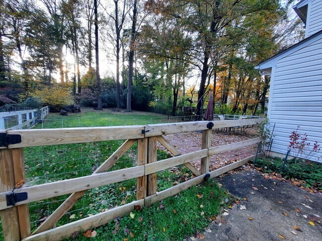 Building Photo - Rare Find! Private 4BR / 2.5BA Home on Nea...