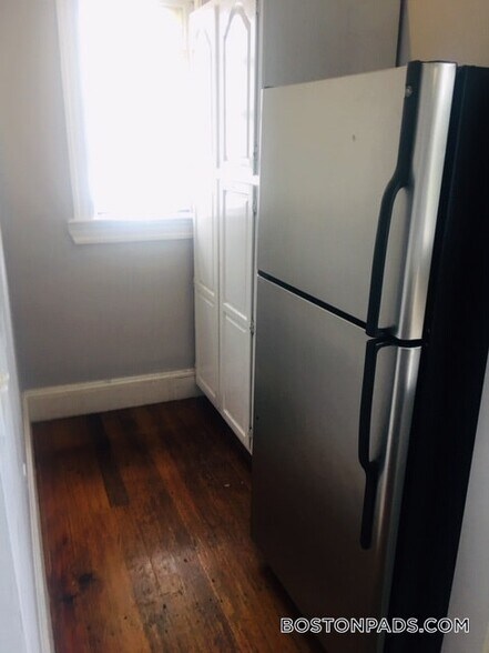 Building Photo - 140 Cedar St