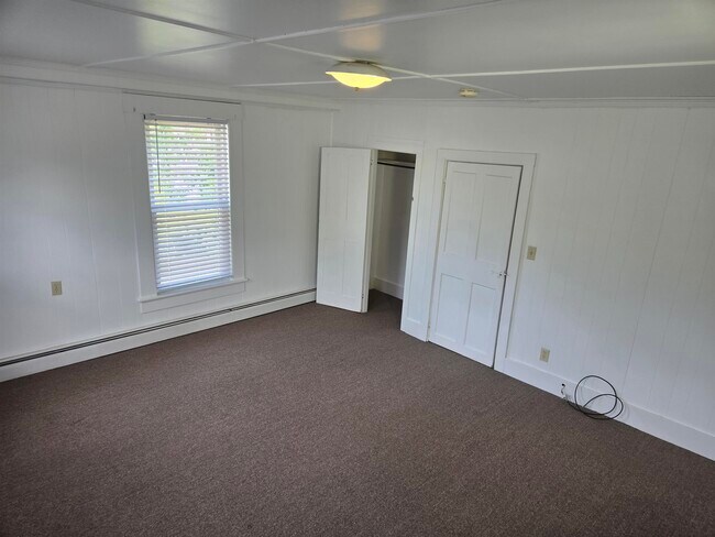 Building Photo - 1092 New Hampshire Rte 175