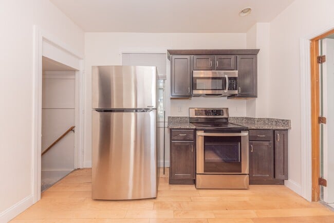 Building Photo - 1031 S Forest Ave