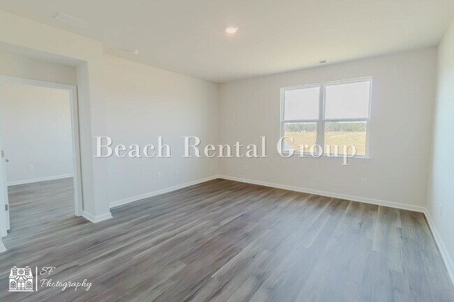 Building Photo - Modern Features, Classic Comfort!