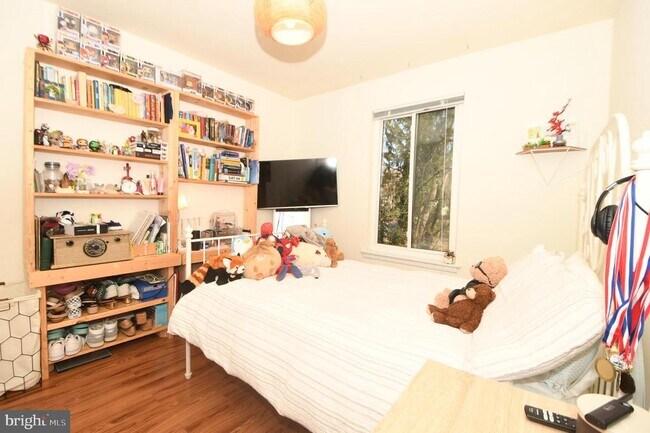 Building Photo - 7812 Briardale Terrace