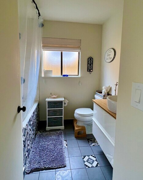 Bathroom shower over tub - 10 Issaquah Dock