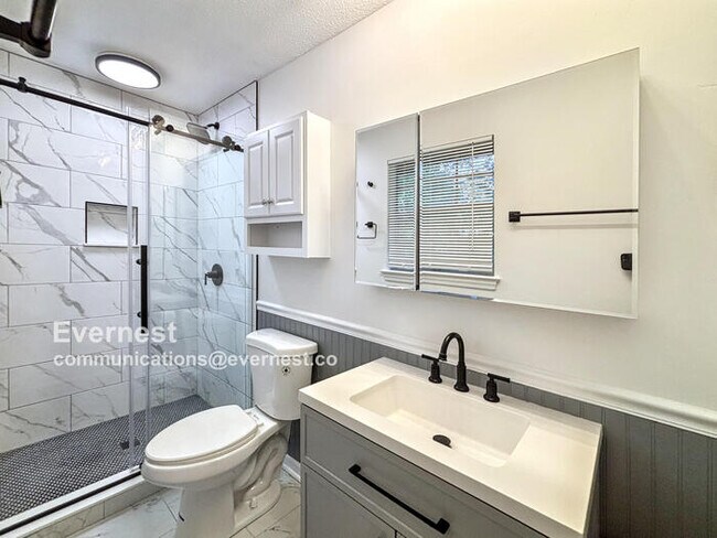 Building Photo - 922 Wesley Dr