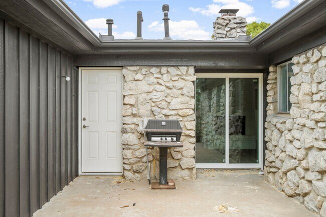 Building Photo - 8340 E 23rd St