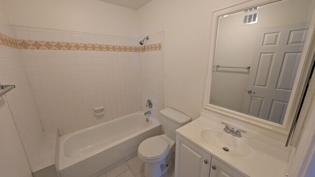 Building Photo - 3 Bedroom Townhome Near W University Dr and S Hardy Dr!