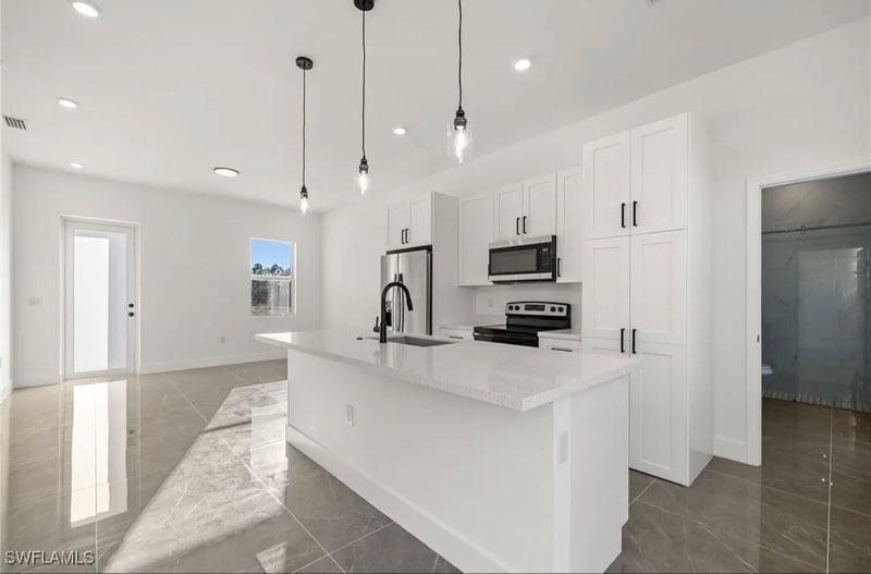 Building Photo - 905 Wabasso Ct