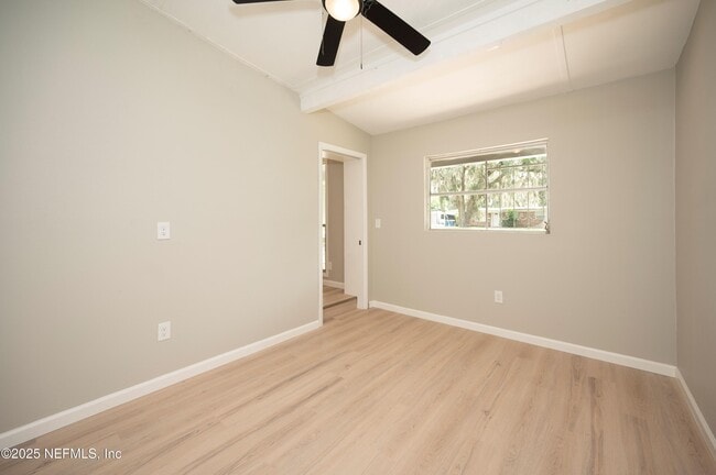 Building Photo - 313 Suzanne Dr