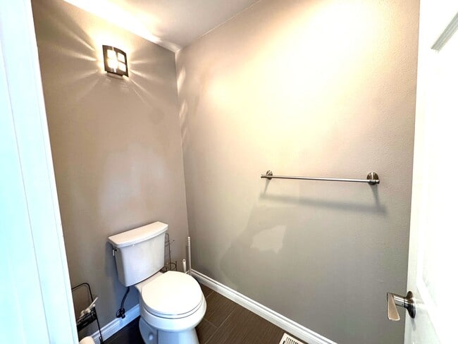 Building Photo - 15904 Noble Point Dr