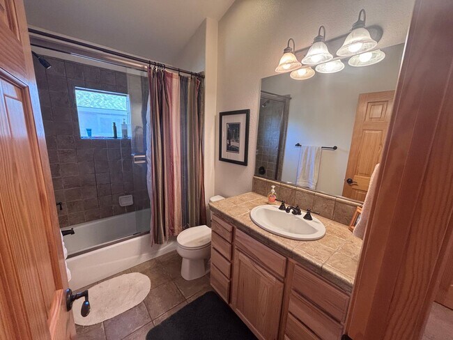 Building Photo - Truckee Ski Lease Available