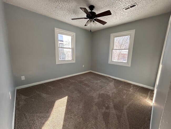 Building Photo - Cute 3 Bed 1 Bath Home -SECTION 8 APPROVED!