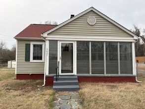 Building Photo - 2 Bedroom, 1 Bathroom House in Winston-Salem!