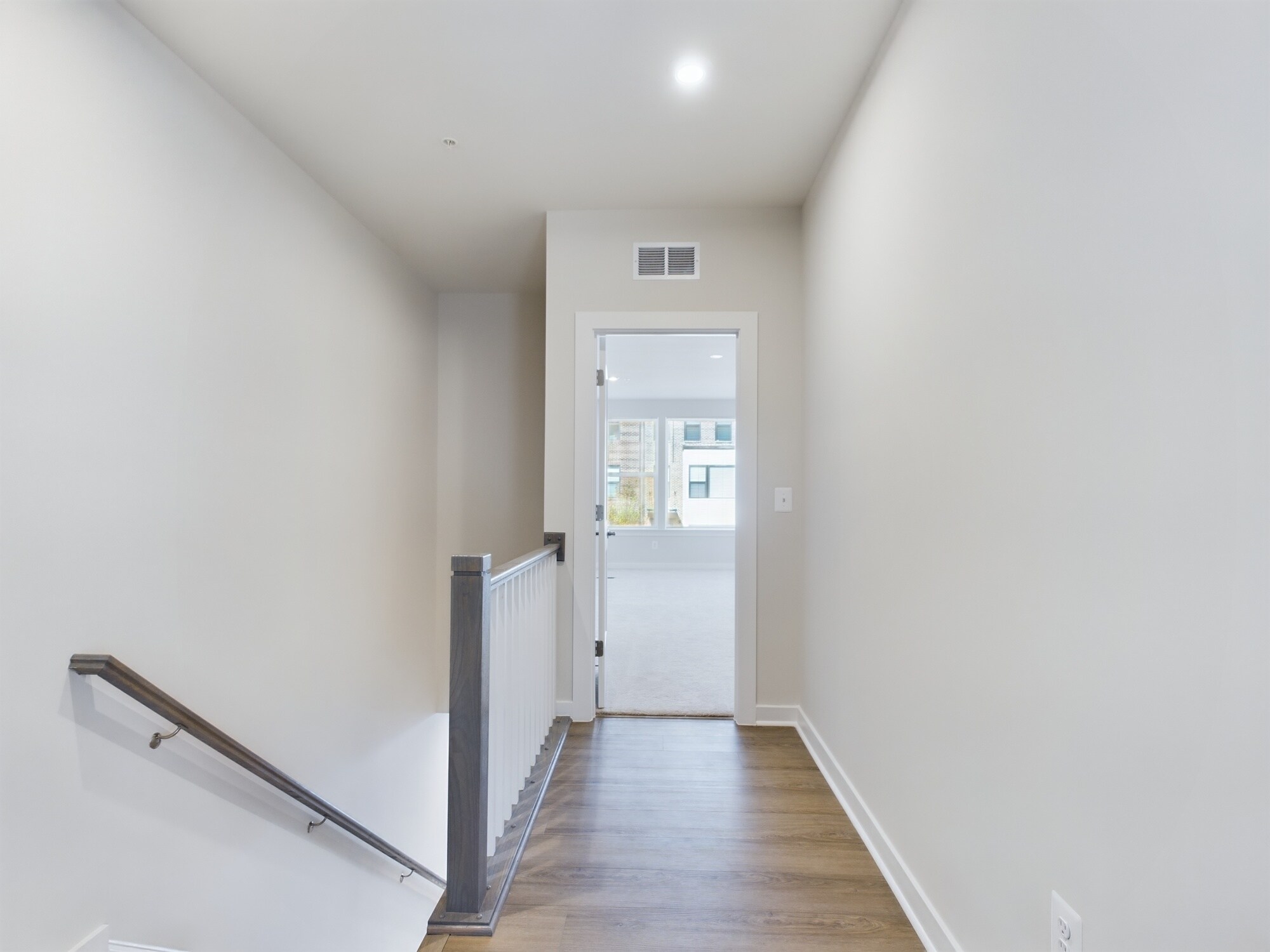 Building Photo - 43801 Middleway Ter