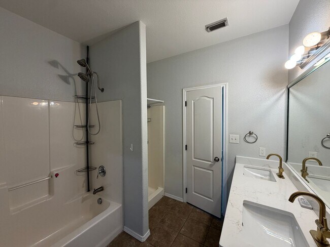 Building Photo - TWO STORY 5 BEDROOM 3 BATH HOUSE WITH SPA