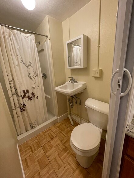 Building Photo - 5920 Kellogg Ave