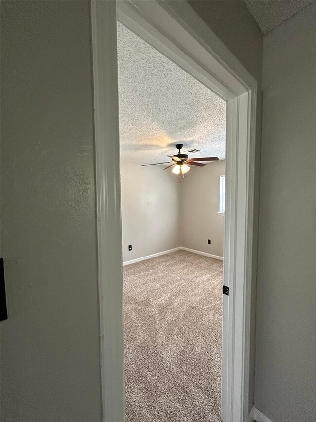 Building Photo - 6428 NW Arrowhead Dr