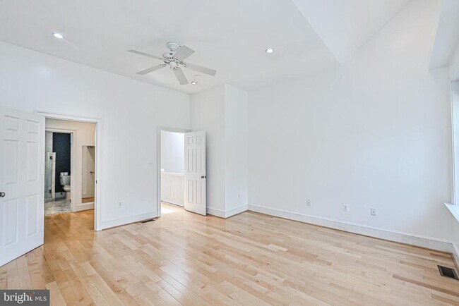 Building Photo - 512 Varnum St NW
