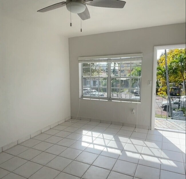 Building Photo - 555 SW 16th Ave