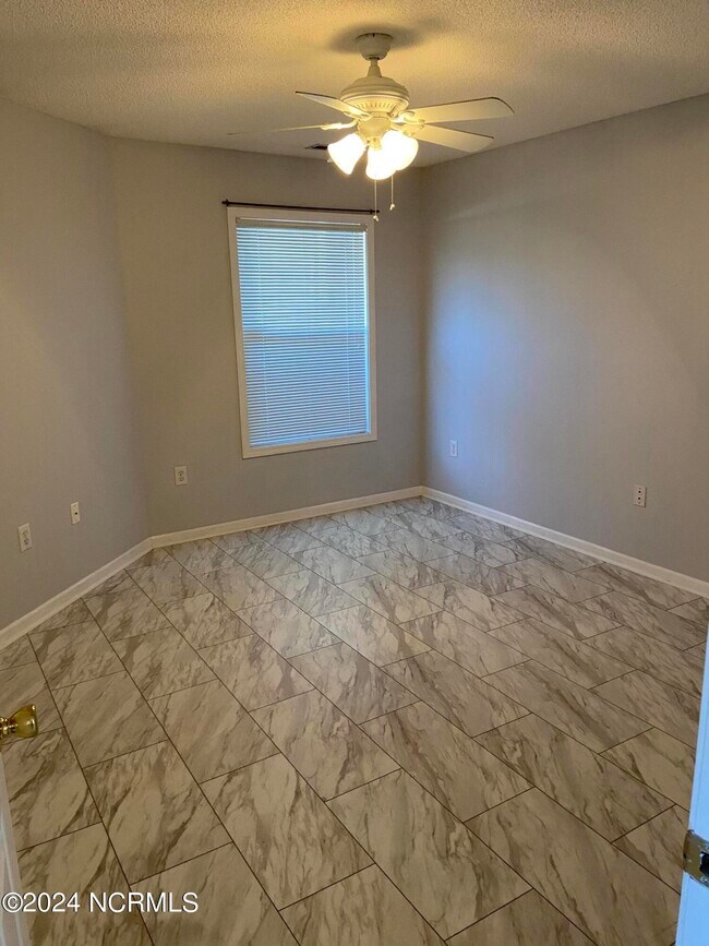 Building Photo - 4158 Breezewood Dr