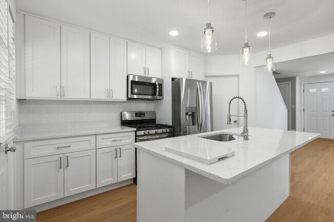 Building Photo - 1714 Pin Oak Rd