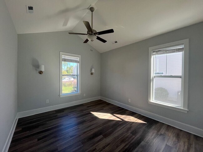 Building Photo - Experience Elegance and Privacy