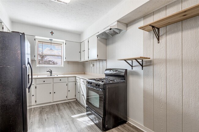 Building Photo - 246 FM 405