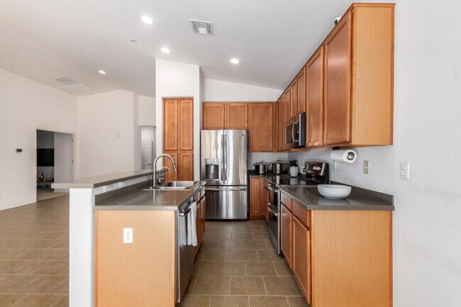 Building Photo - 15273 W Edgemont Ave