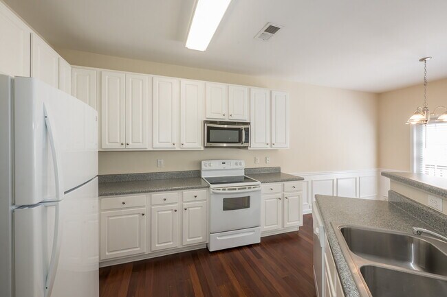 Building Photo - "Charming 2-Bed Oasis with Elegant Hardwoo...