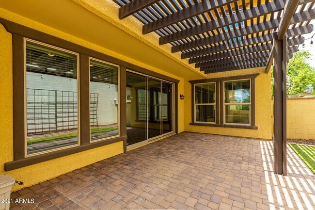 Building Photo - 21051 W Wycliff Dr