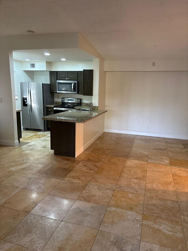 Building Photo - 2741 S Oakland Forest Dr