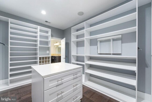 Building Photo - 42524 Rowderbury Square
