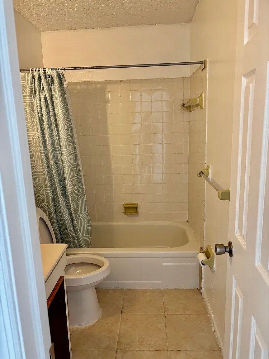 Building Photo - 6720 46th Ave W