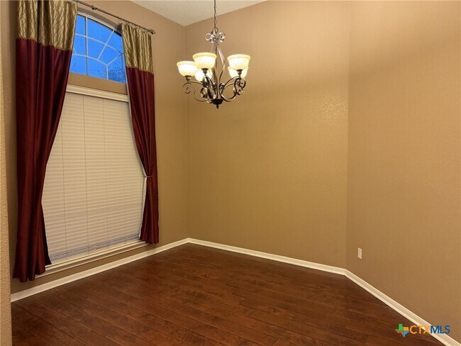 Building Photo - 621 S Roy Reynolds Dr