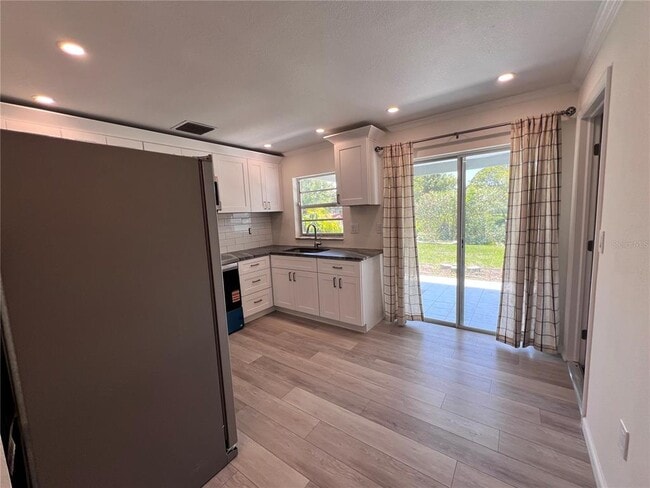 Building Photo - 3339 Van Nuys Loop