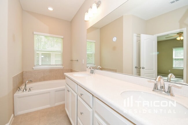 Building Photo - 10274 Pavnes Creek Dr